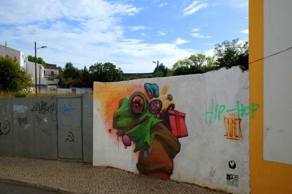 Urban Art ลากอส ภายนอก รูปภาพ